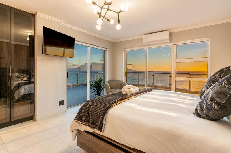 4 Bedroom Property for Sale in Bloubergstrand Western Cape